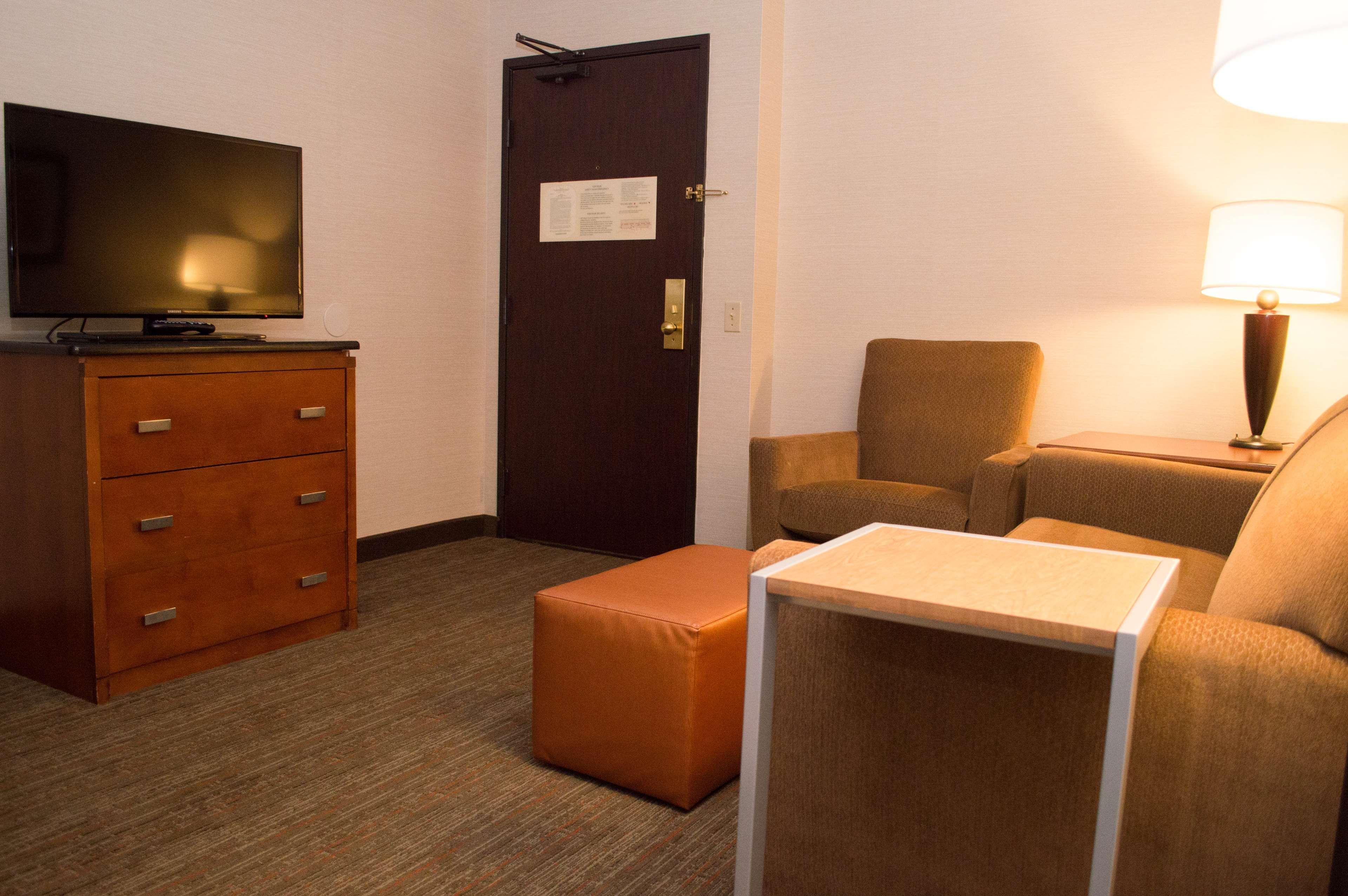 Radisson Hotel Detroit-Фармінґтон-Гіллс Екстер'єр фото