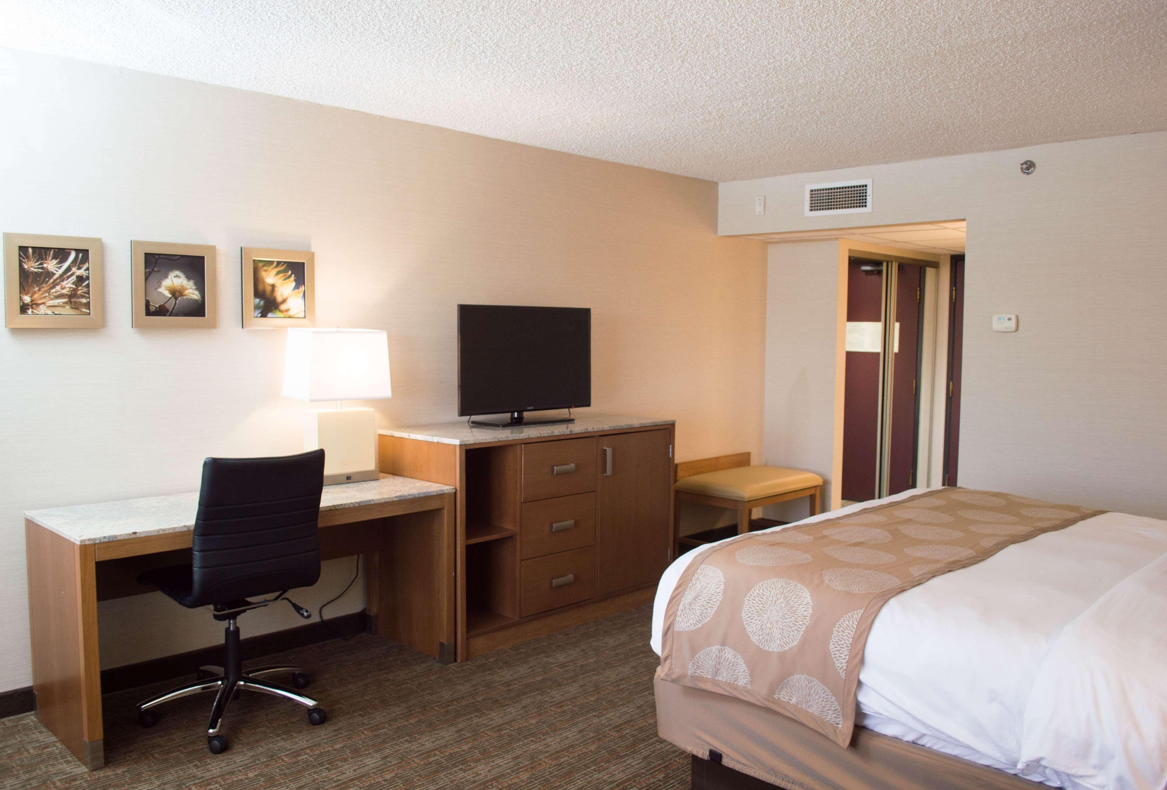 Radisson Hotel Detroit-Фармінґтон-Гіллс Екстер'єр фото