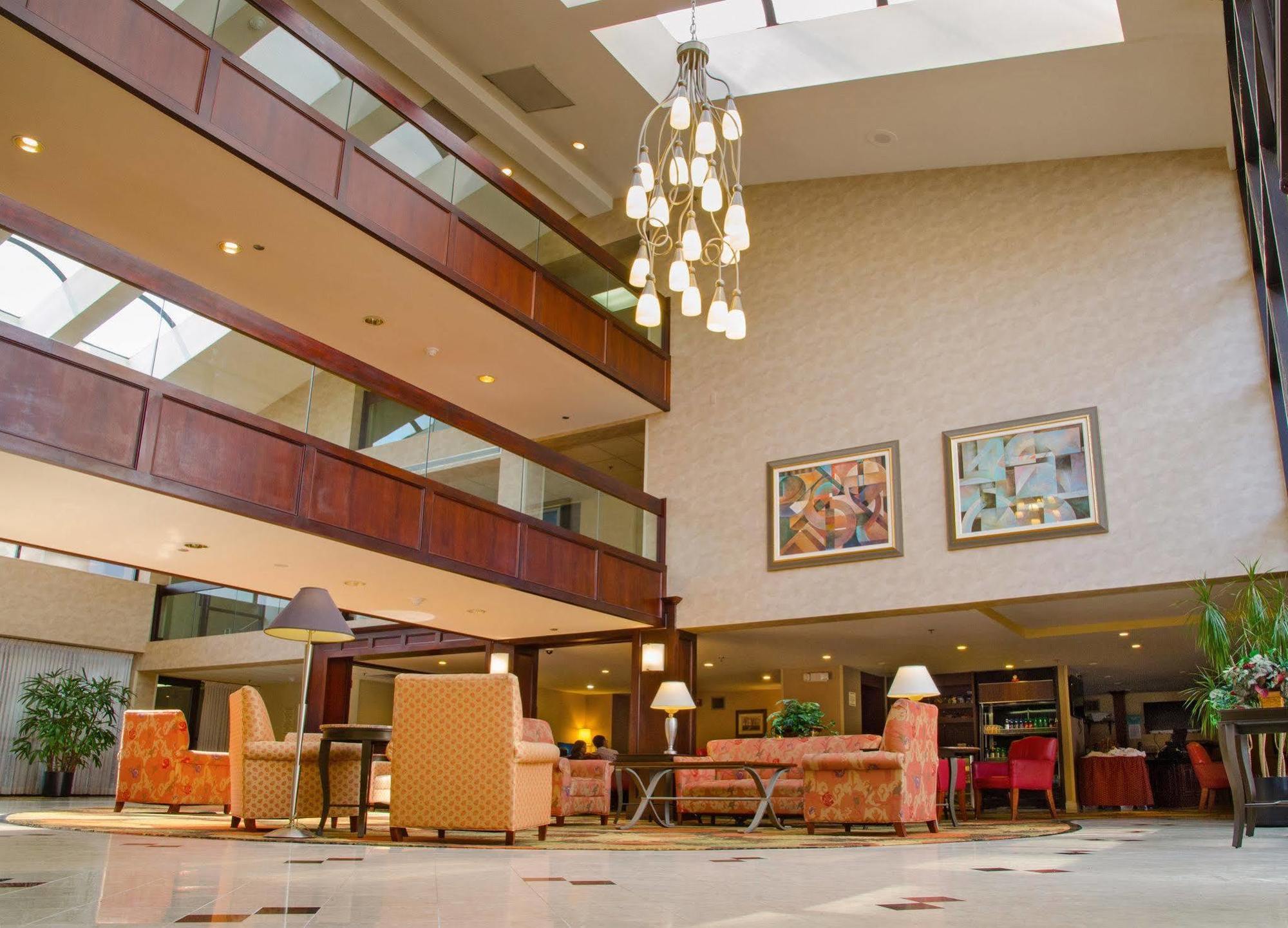 Radisson Hotel Detroit-Фармінґтон-Гіллс Екстер'єр фото