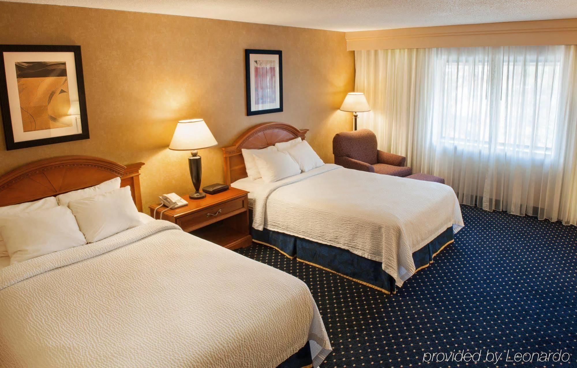 Radisson Hotel Detroit-Фармінґтон-Гіллс Екстер'єр фото