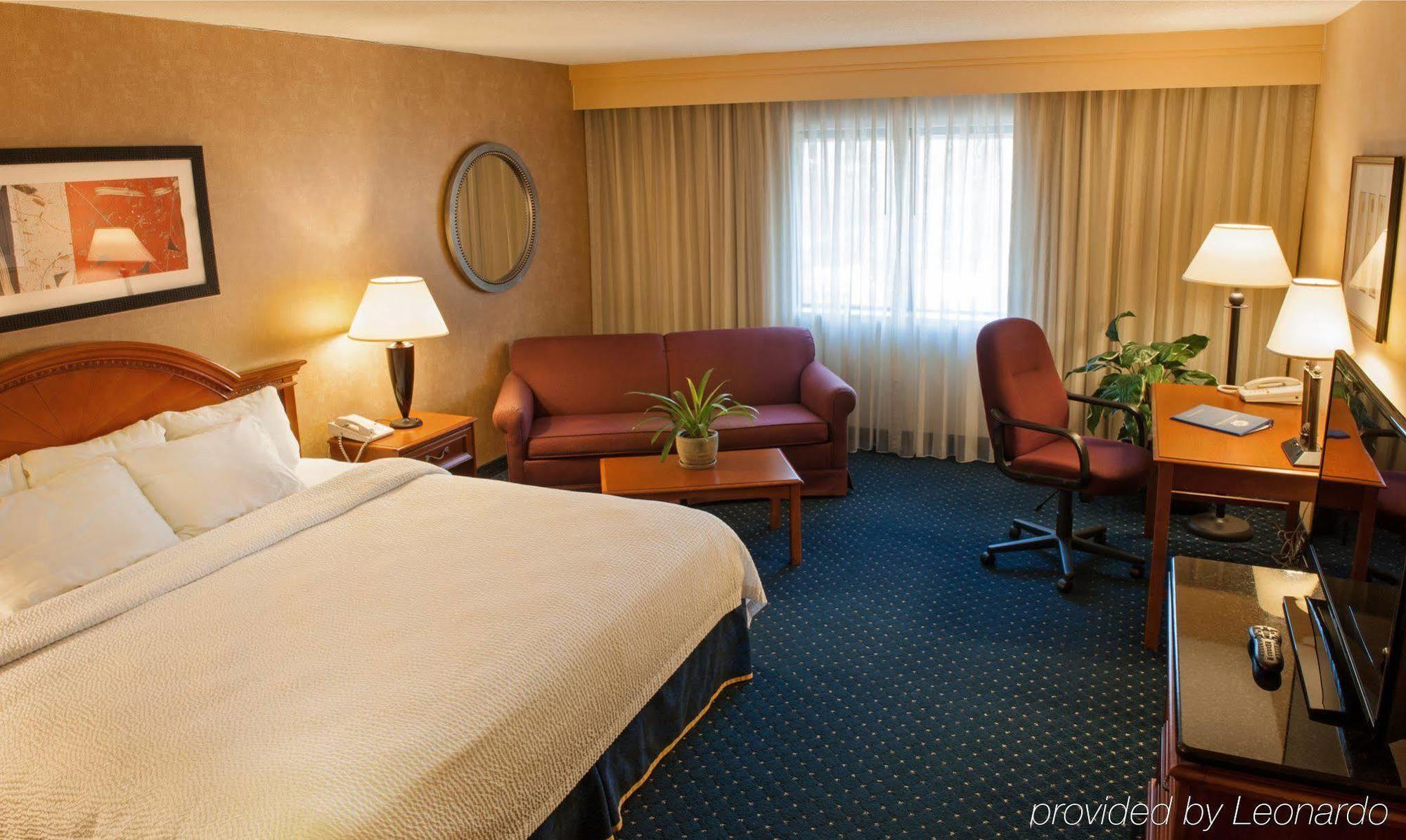 Radisson Hotel Detroit-Фармінґтон-Гіллс Екстер'єр фото