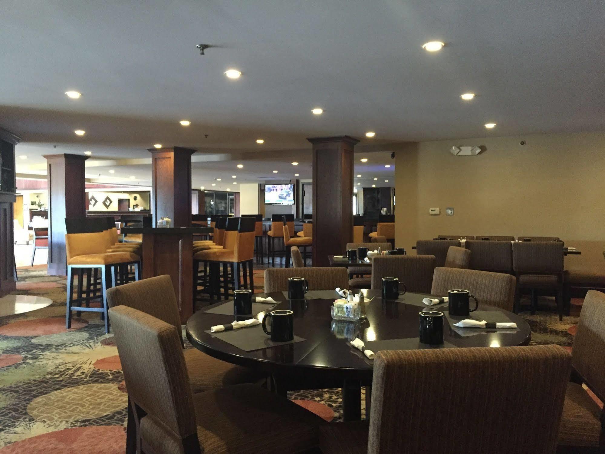 Radisson Hotel Detroit-Фармінґтон-Гіллс Екстер'єр фото