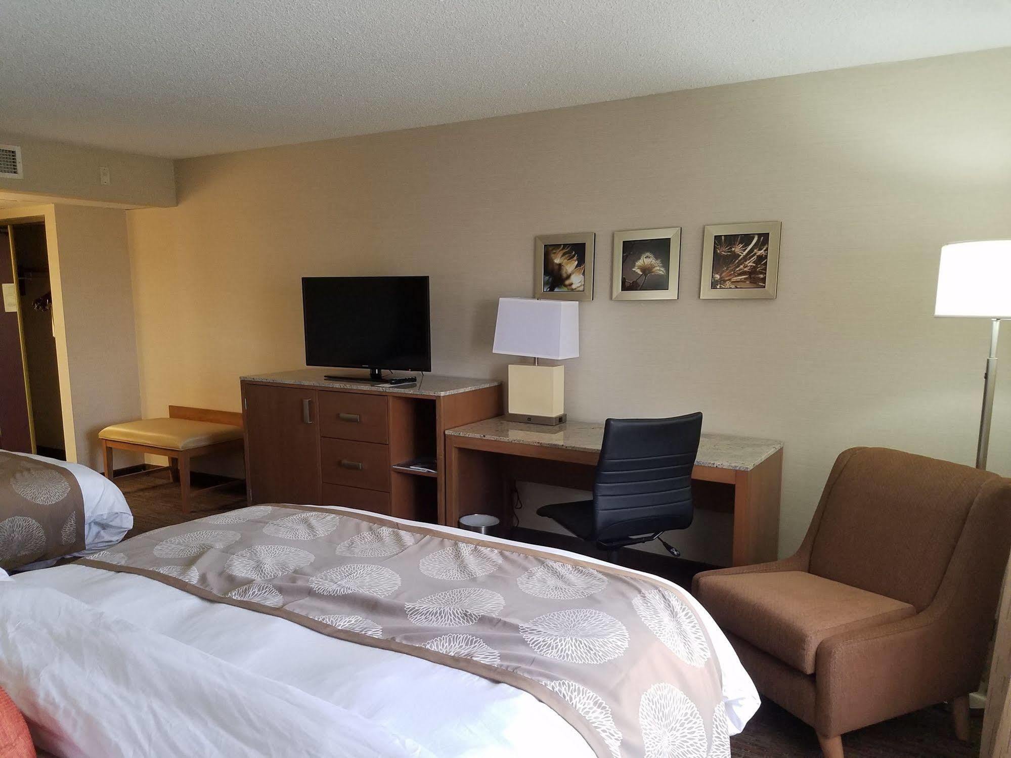 Radisson Hotel Detroit-Фармінґтон-Гіллс Екстер'єр фото