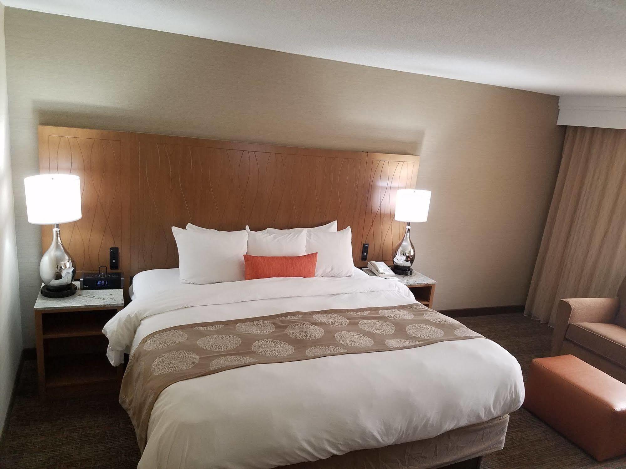 Radisson Hotel Detroit-Фармінґтон-Гіллс Екстер'єр фото