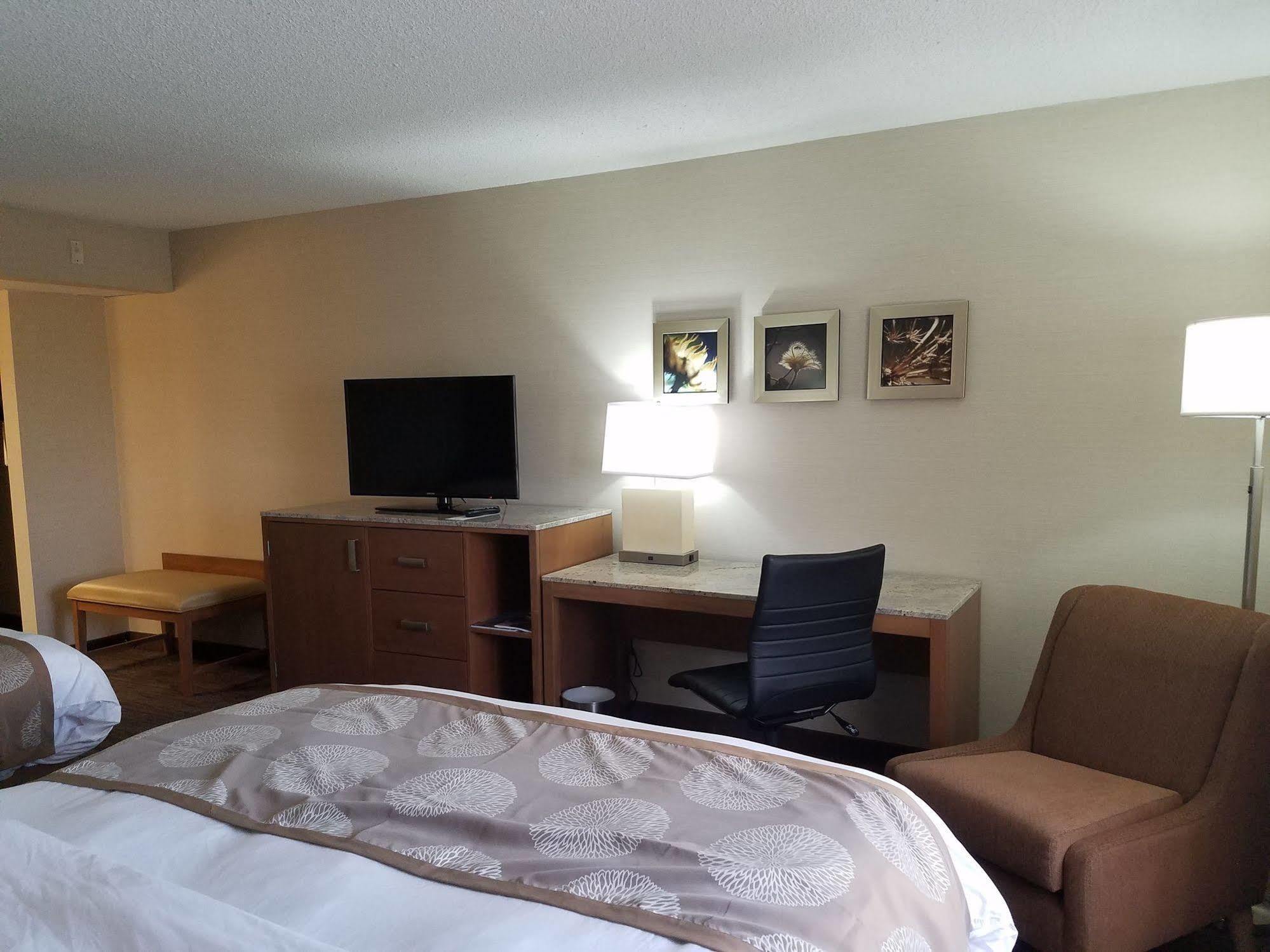 Radisson Hotel Detroit-Фармінґтон-Гіллс Екстер'єр фото