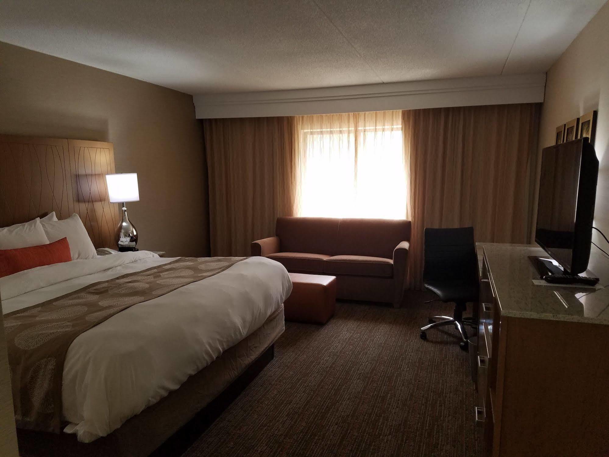 Radisson Hotel Detroit-Фармінґтон-Гіллс Екстер'єр фото