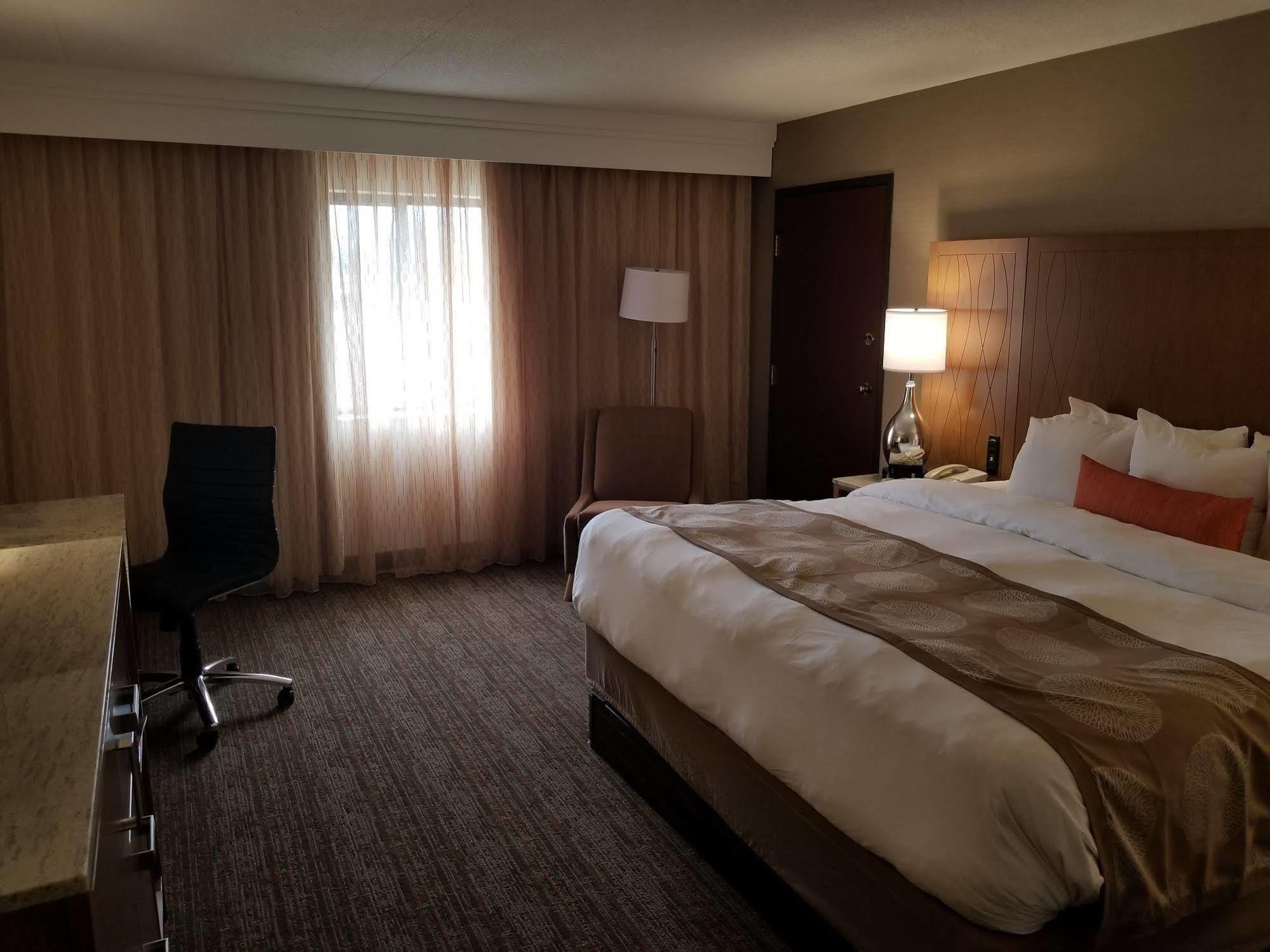Radisson Hotel Detroit-Фармінґтон-Гіллс Екстер'єр фото
