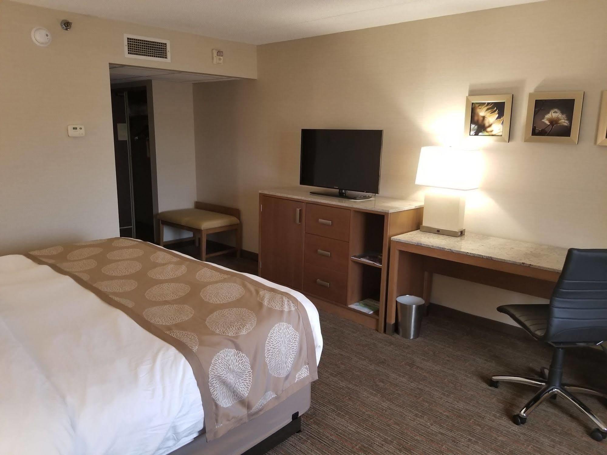 Radisson Hotel Detroit-Фармінґтон-Гіллс Екстер'єр фото