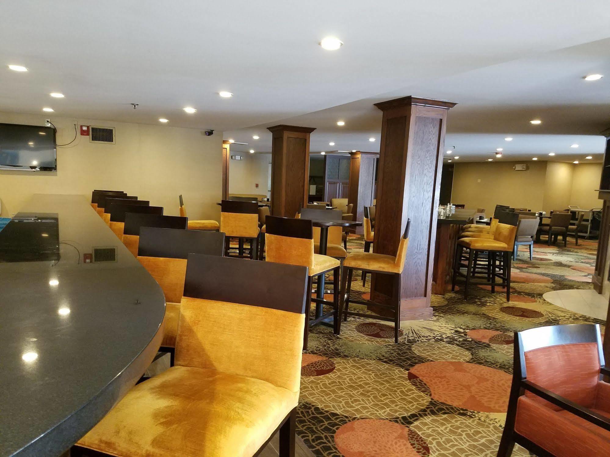 Radisson Hotel Detroit-Фармінґтон-Гіллс Екстер'єр фото