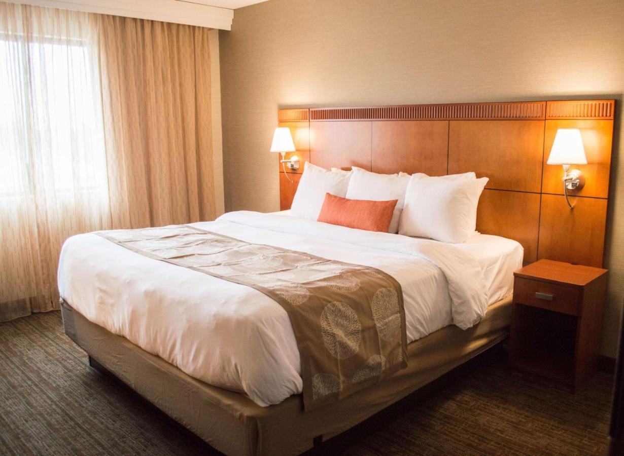 Radisson Hotel Detroit-Фармінґтон-Гіллс Екстер'єр фото